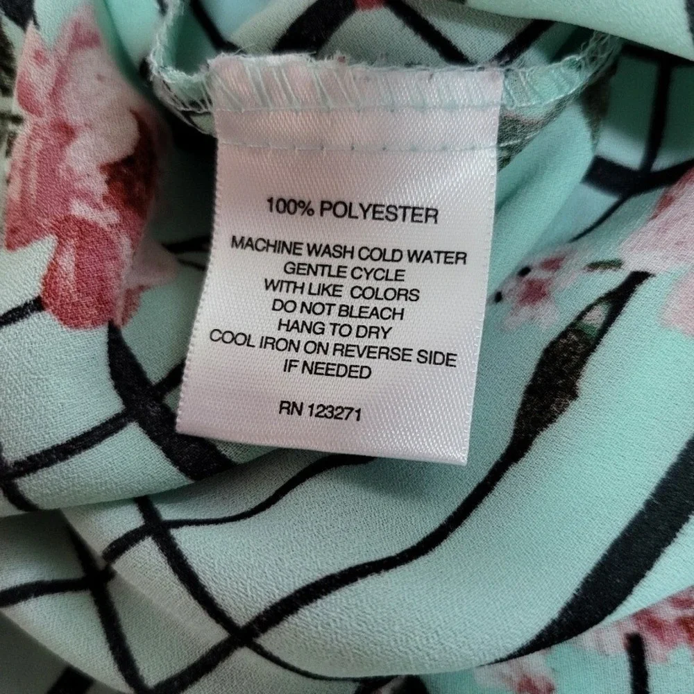 WishFull Park‎ Women's Floral Cool Green Plaid Blouse Size L